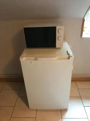 Télévision ou salle de divertissement dans l'établissement PAUSE NATURE SORBAIS Chambre avec salle de bain privative, entrée indépendante et arrivée autonome