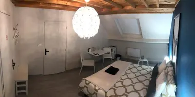 Un ou plusieurs lits dans un hébergement de l'établissement PAUSE NATURE SORBAIS Chambre avec salle de bain privative, entrée indépendante et arrivée autonome