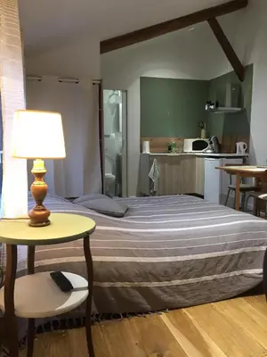 Cuisine ou kitchenette dans l'établissement La Bulle