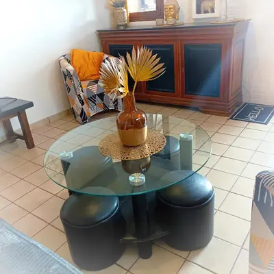 Coin salon dans l'établissement Domaine des deux 
