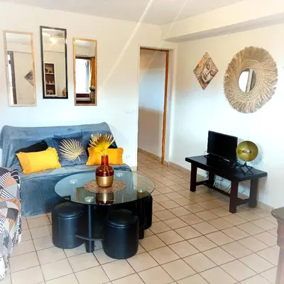Coin salon dans l'établissement Domaine des deux 