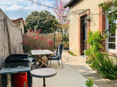 Jardin de l'établissement Maisonnette du coteau ouest - Jardin et terrasse - Epernay