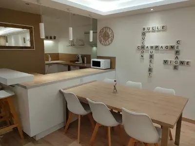 Cuisine ou kitchenette dans l'établissement Gîte 