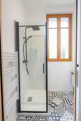 Salle de bains dans l'établissement L'avant-gardiste - Appart'Hotel Le Gatsby