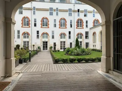 Jardin de l'établissement Studio Terrasse, ancienne maison de champagne