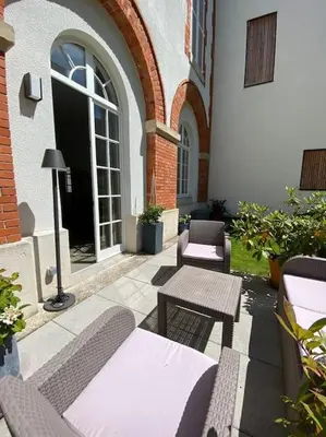 Coin salon dans l'établissement Studio Terrasse, ancienne maison de champagne