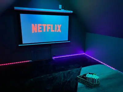 Télévision ou salle de divertissement dans l'établissement Magnifique Duplex avec Jaccuzi, Sauna et Cinema Room Privatif