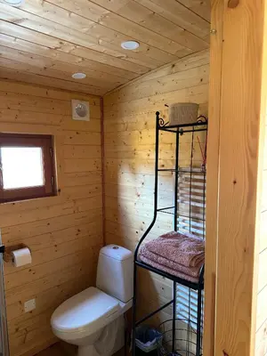 Salle de bains dans l'établissement Chez Célia, Roulotte en Champagne
