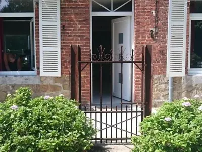 Façade ou entrée de l'établissement Charmant Gîte de Campagne à Liessies avec Jardin et Parking - FR-1-510-157