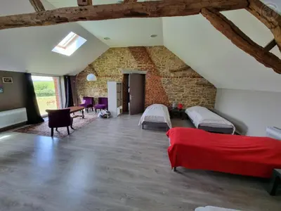 Télévision ou salle de divertissement dans l'établissement Gîte spacieux avec jardin clos et dortoir à Liessies - FR-1-510-162