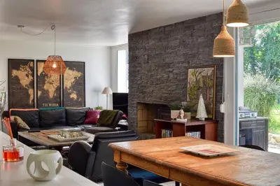 Coin salon dans l'établissement Maison de charme à la campagne