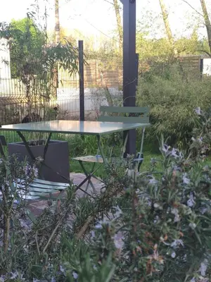 Jardin de l'établissement Gîte des Viviers -08400 Manre - de 1 à 2 personnes