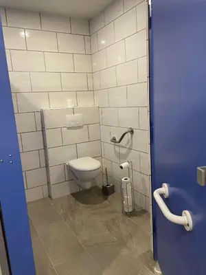 Salle de bains dans l'établissement Kota à la ferme