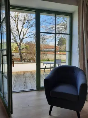 Coin salon dans l'établissement LE RELAIS