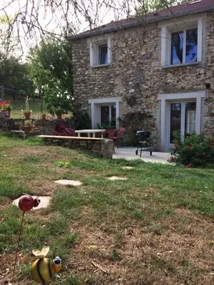 Jardin de l'établissement Moulin de la Ville Chamblon en Pleine nature parmi les chevaux proche château thierry
