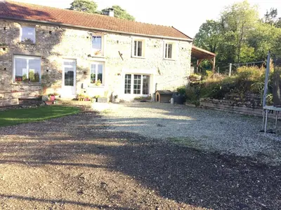 Jardin de l'établissement Moulin de la Ville Chamblon en Pleine nature parmi les chevaux proche château thierry