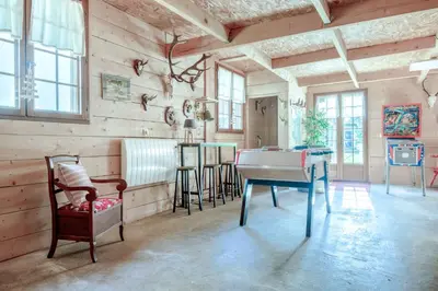 Plan de l'établissement Villa spacieuse à Sapogne-et-Feuchères avec piscine privée, 150 m²