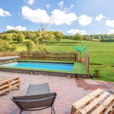 Villa spacieuse à Sapogne-et-Feuchères avec piscine privée