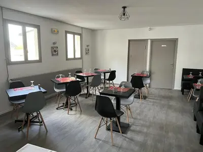 Coin salon dans l'établissement HÔTEL RESTAURANT LE PICARDIE