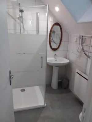 Salle de bains dans l'établissement Cottage AU TERMINUS 3 climatisé