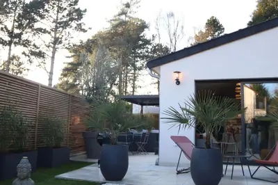 Jardin de l'établissement SPA & SERENITE, aux Portes de Disney et de Paris