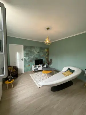 Télévision ou salle de divertissement dans l'établissement la casa verde 2 chambres 2 salles de bain 2 wc jardin