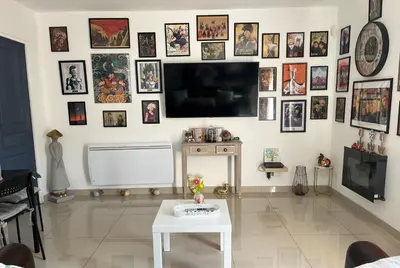 Télévision ou salle de divertissement dans l'établissement maison entre Disneyland et Paris