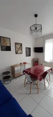 Télévision ou salle de divertissement dans l'établissement Gite La Revinoise