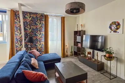 Télévision ou salle de divertissement dans l'établissement Les Appartements de la Nef d'Or