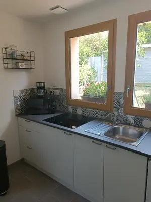 Cuisine ou kitchenette dans l'établissement Gite Pak'Home maison à la campagne de plain pied