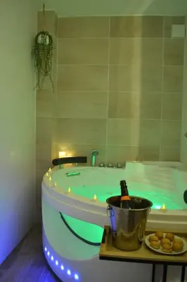 Plan de l'établissement NOUVEAU*Le Bois étoilé*Balnéo*Massage*Détente*Wifi*Netflix*Self-checkin