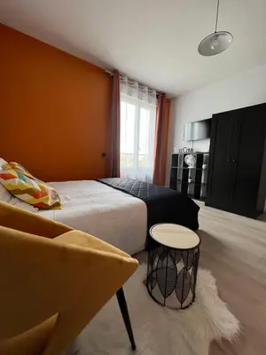 Télévision ou salle de divertissement dans l'établissement Reims voyage