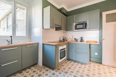 Cuisine ou kitchenette dans l'établissement MOULINS - Maison cosy au cœur de Reims