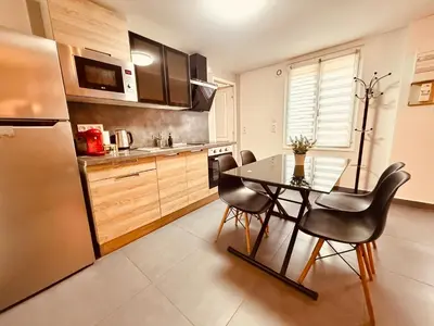 Cuisine ou kitchenette dans l'établissement BOUCHON POUR 4 Avenue de Champagne à 3 minutes