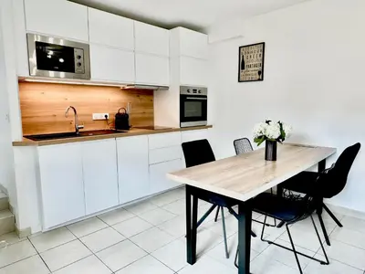 Cuisine ou kitchenette dans l'établissement Le Cubry : Appart hyper-centre avec une place de parking
