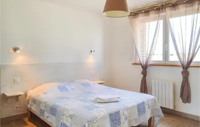 Un ou plusieurs lits dans un hébergement de l'établissement 3 Bedroom Awesome Home In Roisel
