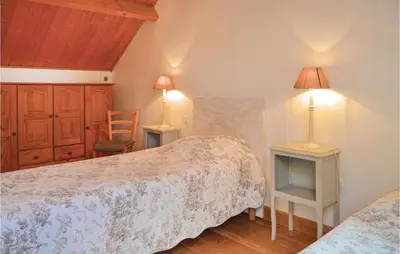 Un ou plusieurs lits dans un hébergement de l'établissement 2 Bedroom Stunning Home In Roisel
