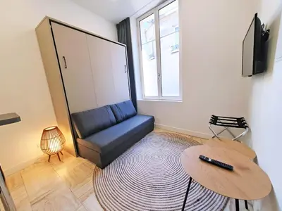 Télévision ou salle de divertissement dans l'établissement Appartement Premium dans une belle demeure - Hyper centre-ville de Reims
