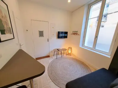 Télévision ou salle de divertissement dans l'établissement Appartement Premium dans une belle demeure - Hyper centre-ville de Reims