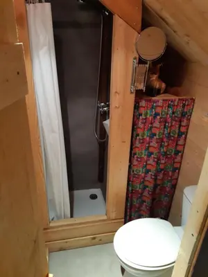 Salle de bains dans l'établissement Cabane d'Augustin