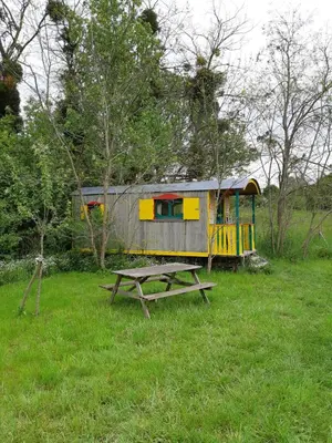 Jardin de l'établissement Roulotte de l'Aubetin