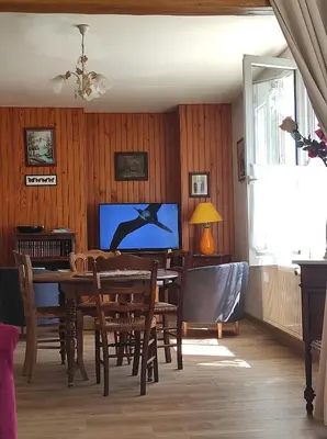 Télévision ou salle de divertissement dans l'établissement La Lisière Appartement 2 chambres