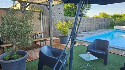 Piscine de l'établissement La maison de lavande ou située à proximité