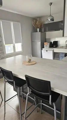 Cuisine ou kitchenette dans l'établissement La maison de lavande
