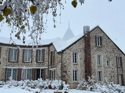 L'établissement Le Petit Château en hiver
