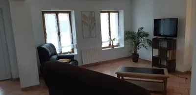 Télévision ou salle de divertissement dans l'établissement Gîtes des 4A