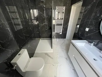 Salle de bains dans l'établissement Le Gîte de Jean Thevenin, avec parking gratuit