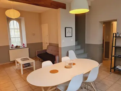 Coin salon dans l'établissement La Tour L'évêque gite 3 chambres 5 pers 5 km Soissons