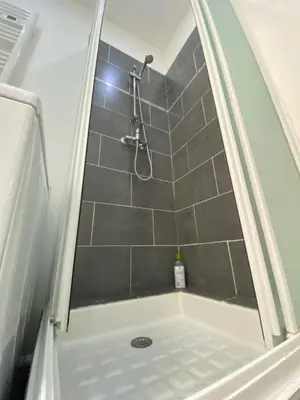 Salle de bains dans l'établissement Suite Romain, appartement en centre ville