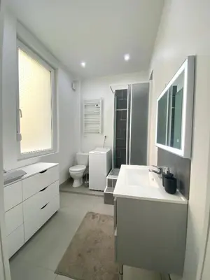 Salle de bains dans l'établissement Suite Romain, appartement en centre ville